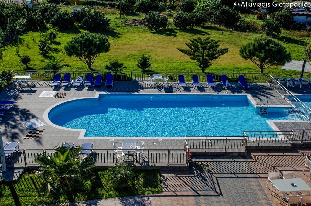 Luxury Suite Two-Bedroom Apartment with Pool View (4 Adults + 2 Children)